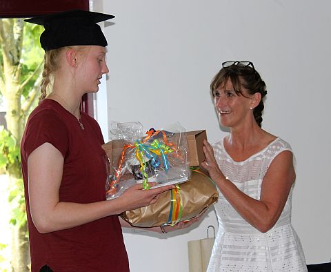 Ruth Funk (r.), Luisa van Clewe