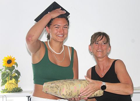 Sophia Fallah, Ruth Funk (r.)