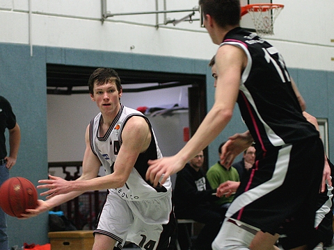 Florian Surmann (links), Basketballer aus dem Sportinternat